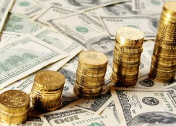 ۲ پیش بینی مهم درباره آینده قیمت دلار