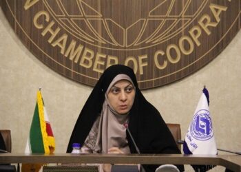 استفاده از ظرفیت بانوان نخبه در تمام عرصه‌ها