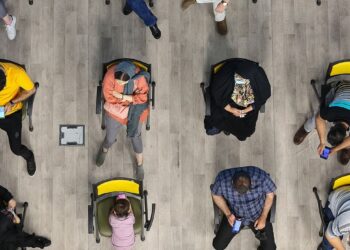 غریبه در وطن