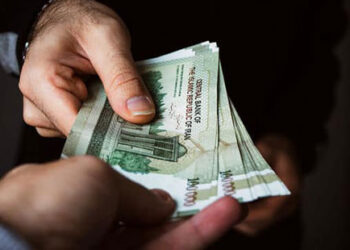 میزان حقوق و عیدی کارمندان در سال ۱۴۰۳ چقدر است؟