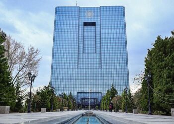 رشد نقدینگی به ۲۶.9 درصد و رشد پایه پولی به ۴۲ درصد کاهش یافت