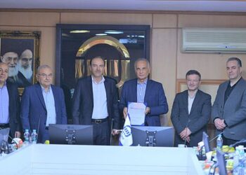 تحویل چک ۵۵٠٠ میلیارد ریالی خسارت به الکترواستیل مشهد