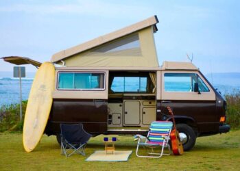 چرا دختران جوان هنوز از تنها سفر رفتن واهمه دارند؟