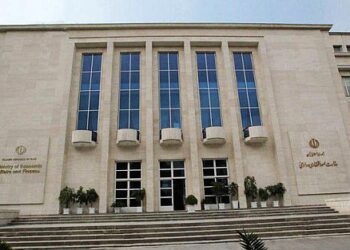 تا پایان سال ۲ موسسه اعتباری و یک بانک منحل می‌شوند