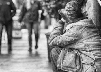 مردم فقیرتر شده اند