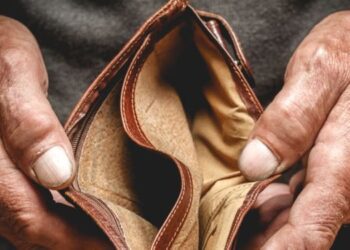 حقوق از تورم عقب ماند