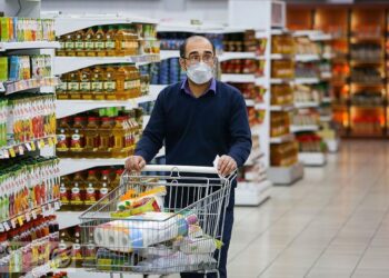 کاهش چشمگیر قشر متوسط و پردرآمد طی سال‌های ۹۶ تا۹۹!