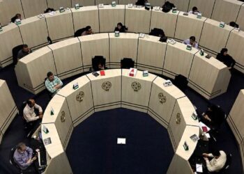 تداوم خروج سرمایه‌های حقیقی از بورس