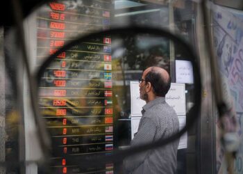 خوشبینی وزیر اقتصاد به کاهش قیمت دلار