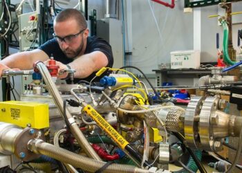 اقتصاد منطقه یورو از رکود فاصله می‌گیرد