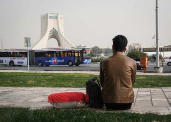 فرار از بی‌پولی: کار نکن و مهاجرت کن!