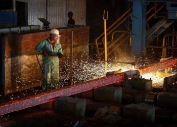 فولاد در بن بست نیما