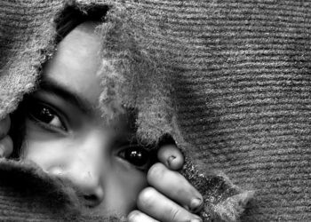 چرا کشورها در تله فقر گرفتار می‌شوند؟