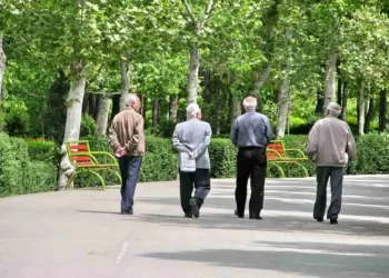 این افراد با ۳۵ سال کار بازنشسته می‌شوند