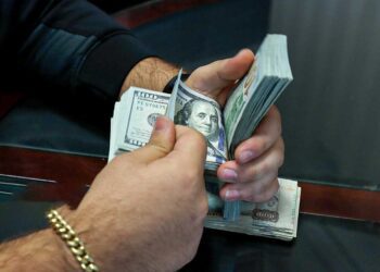 دلار با چاشنی سیاست؛ بازار ارز تا کجا بالا می‌رود؟