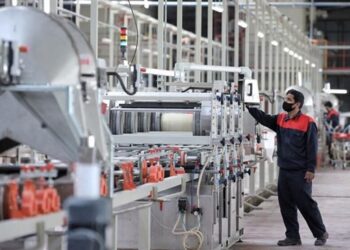 زیان روزانه صنعت از قطع برق 8 هزار میلیارد تومان است