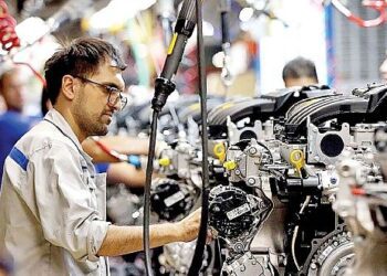 پای پزشکیان به بازار خودرو باز شد؛ حیات خودروسازی ایران به خطر افتاد؟