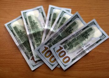 پیش بینی قیمت دلار؛ دورخیز برای فتح قله جدید؟