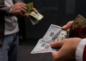 پیش بینی قیمت دلار؛ بازار ارز آماده جهش جدید است؟