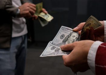 پیش بینی قیمت دلار ؛ دلار به مرز سرنوشت‌ساز رسید