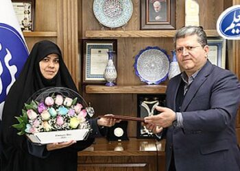 تقدیر مدیرعامل بیمه معلم از بانوان همکار