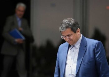 شکاف ارزی در تنگنای تحریم و تورم