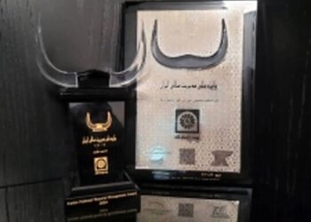 کسب تندیس بلورین توسط بیمه پاسارگاد