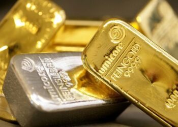 نقره یا طلا؟ چرا سرمایه‌گذاران به نقره روی آورده‌اند؟