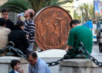 اقتصاد در محاصره رکود و تورم