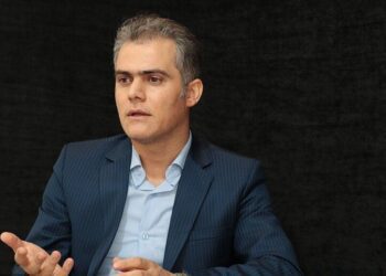 طلا در بازار جهانی، هم‌چنان بر دور نوسان