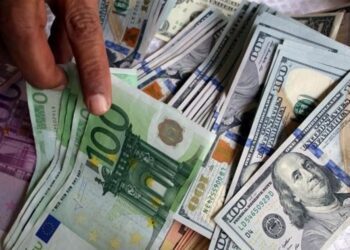 در بازار ارز تجاری؛ قیمت دلار ارزان و یورو گران شد