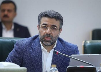 بازار ارز تجاری باز است