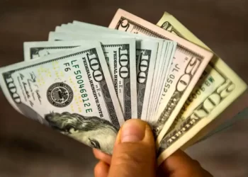 پیش‌بینی قیمت دلار: ماشه صعود دلار کشیده می‌شود؟