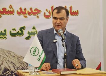 همسو با سیاست های کلان اقتصادی دولت و تحقق تأکیدات رهبری در خدمت به مردم، حرکت می کنیم