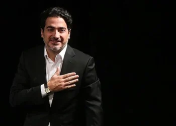 کنسرت خیابانی رایگان همایون شجریان در برج میدان آزادی با حمایت بانک صادرات ایران