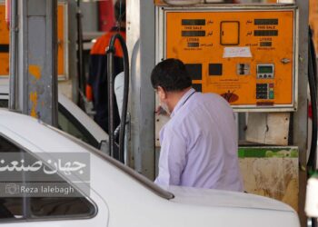 دولت بنزین یارانه‌ای را حذف می‌کند؟ | تک‌نرخی‌شدن بنزین ۵ هزار تومانی نزدیک شد