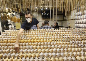 سقوط قیمتها در بازار طلا: آیا روند کاهشی ادامه خواهد داشت؟