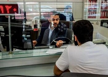 آلودگی هوا بانک‌ها را به کشیک برد؛ امروز (۸ آذر) کدام شعب فعال است؟