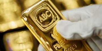 جهش بی‌سابقه قیمت طلا؛ رکوردزنی هم‌زمان در بازار جهانی و تهران