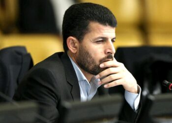 مجلس قفل ارز ترجیحی را شکست؛ سرمایه ۱۰ میلیارد دلاری مستقیماً در سفره‌ها