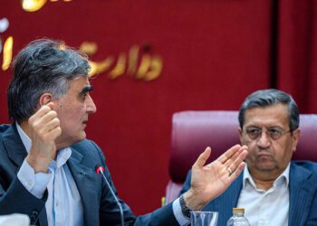 کارنامه دلاری ۵ رئیس کل؛ روزگار سیاه در برج شیشه‌ای