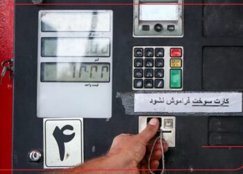 انتقال سهمیه بنزین به کارت بانکی عقب افتاد؛ کارت سوخت حذف می‌شود؟