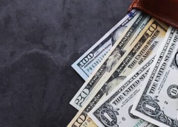 بانک مرکزی حریف قیمت‌گذاران ارز نمی‌شود