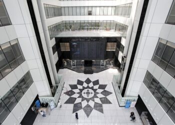 خروج سنگین نقدینگی ادامه دارد؛ بازار بورس در فاز احتیاط